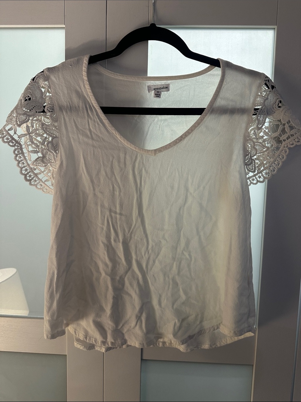 Eyeshadow Cream Crochet Sleeve V-Neck Blouse